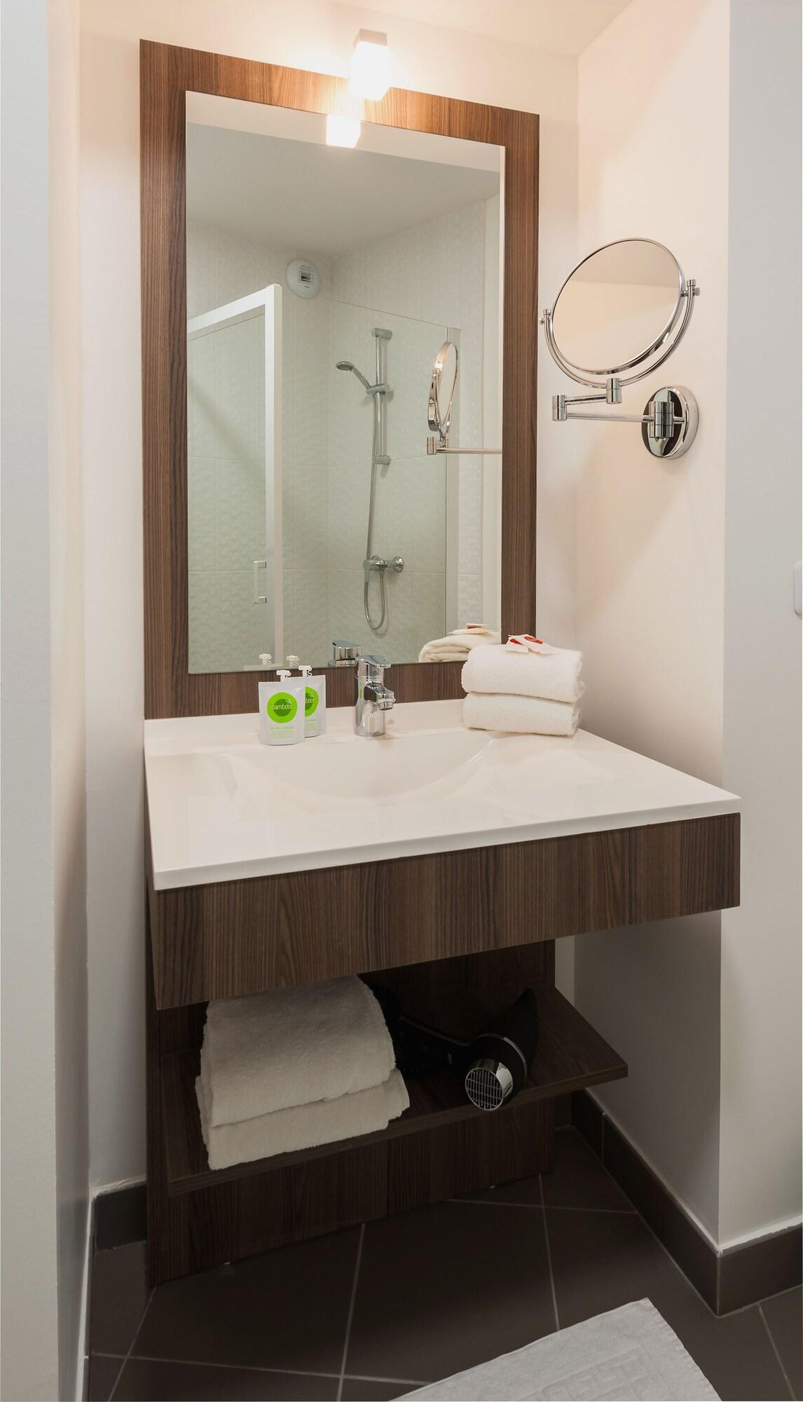 Teneo Apparthotel Talence - Espeleta Buitenkant foto